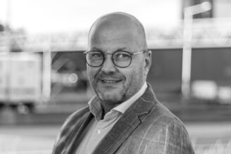 Från avloppsrensare till börs-vd – nu stiger Bergman åt sidan i Nivika