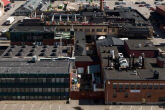John Mattson tecknar hyresavtal i Slakthusområdet