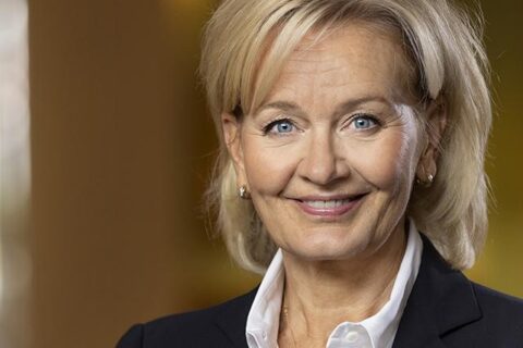 Carina Åkerström hoppar av styrelsenominering i Platzer