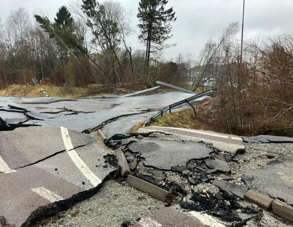 Peab återställer marken runt skredet i Stenungsund