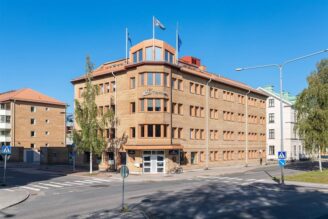 Kronofogden flyttar in hos Diös