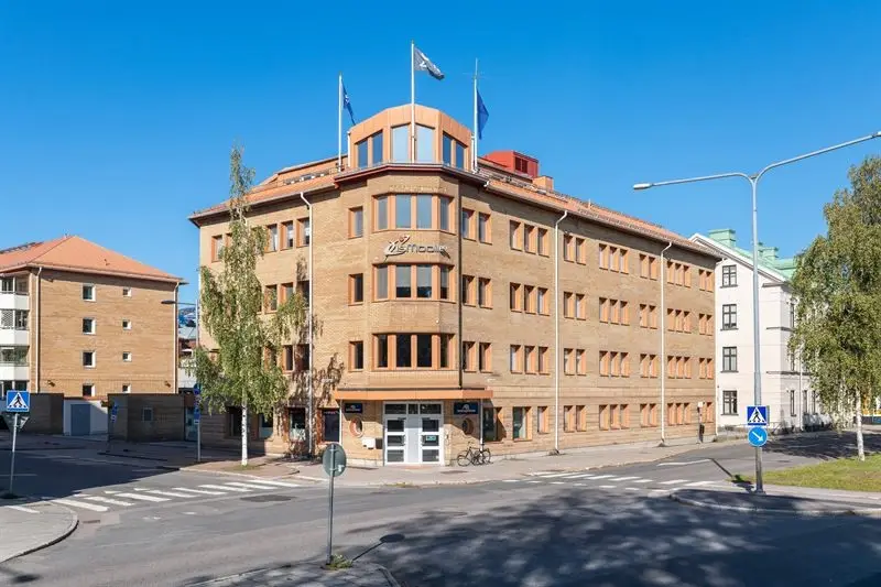 Kronofogden flyttar in hos Diös