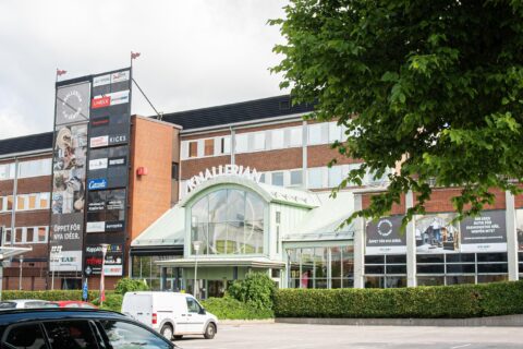 Cernera köper Knallerian