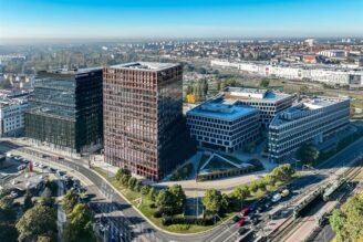 Skanska säljer för nära miljarden till Eastnine