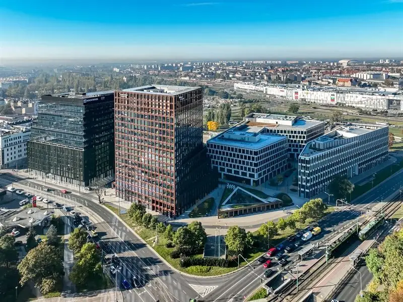 Skanska säljer för nära miljarden till Eastnine