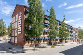 Kontorsfastigheter omvandlas till hotell i Göteborg och Umeå