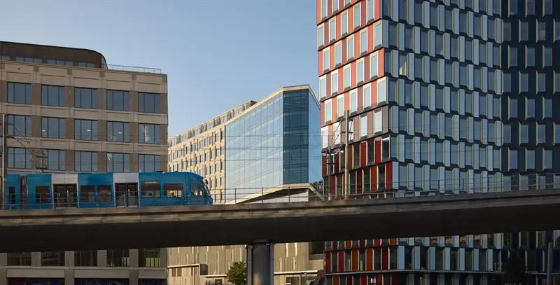 Skanskas nya kontorslösning – två ska dela på samma yta