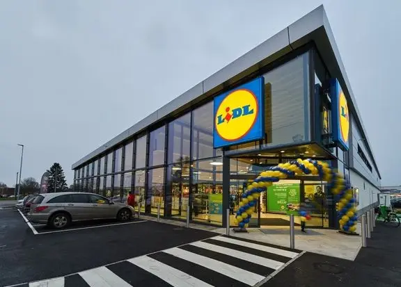 Lågpriskedjorna i affär om 5 000 kvadratmeter