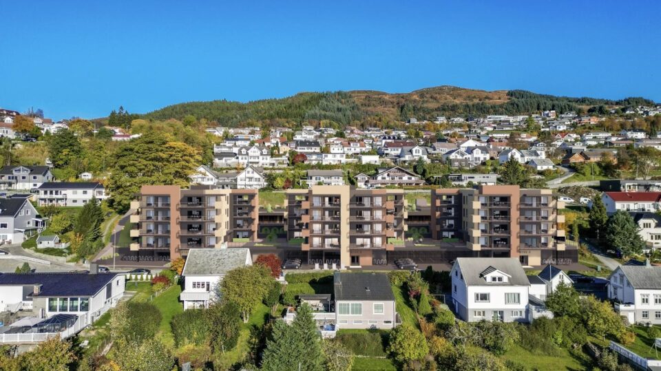 …och bygger bostäder i Ulsteinvik