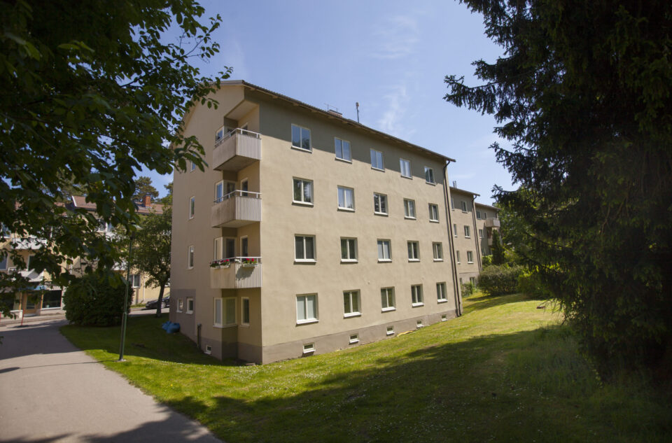 John Mattson säljer bostadsfastighet i Gubbängen
