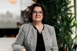 Bjerking möblerar om i ledningen
