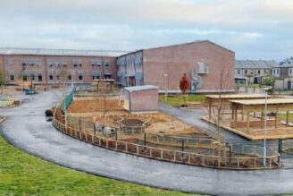 Hemsö köper kommunal skola utanför Linköping av Botrygg