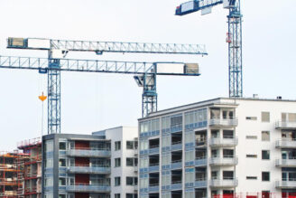 Bostadsbyggandet fortsätter uppåt i ny prognos – men mörka moln på horisonten