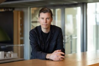 Han tar över efter Hagen på White