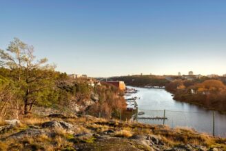 Klövern direktanvisas tre kvarter i Nacka