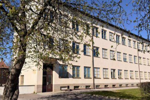 Olov Lindgren tecknar hyresavtal med Academedia