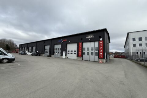 Nyhallar industrifast köper i Enköping