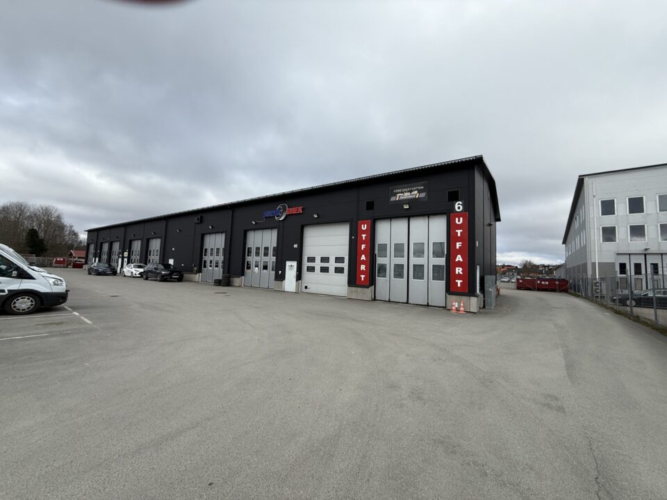Nyhallar industrifast köper i Enköping
