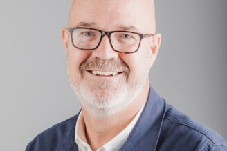 ”Bygg inte bort möjligheterna att träffas”