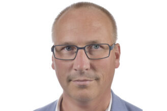 ”Få fart på bostadsbyggandet och frigör mer mark för bostäder”