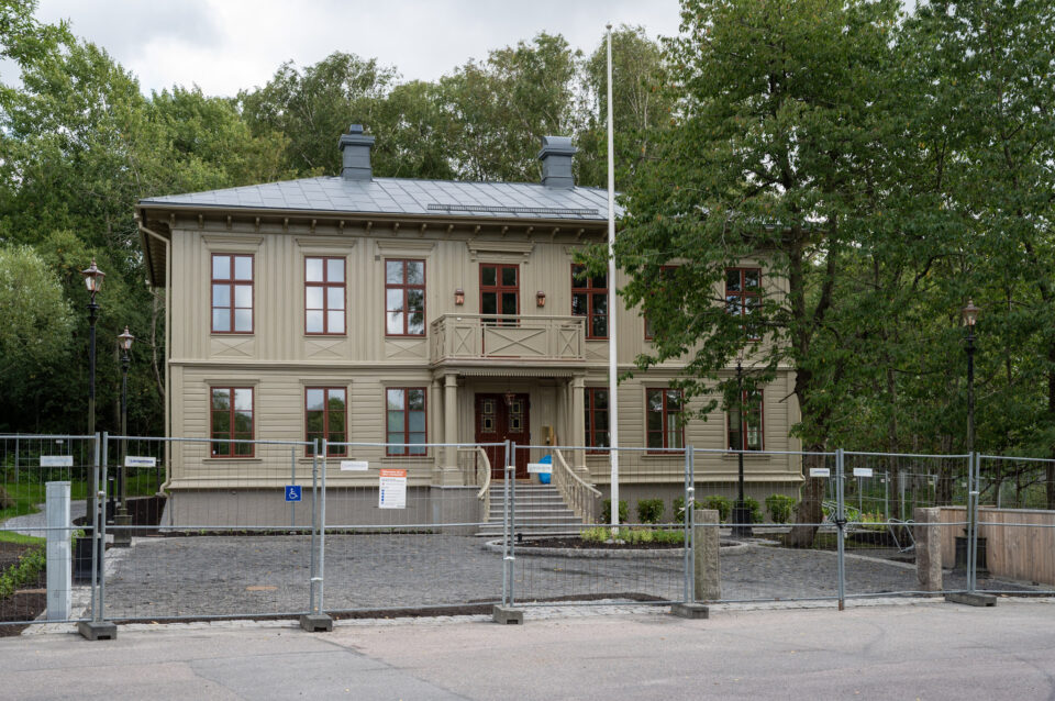 Efter spektakulär flytt – 180 år gammal byggnad blir företagsbostäder