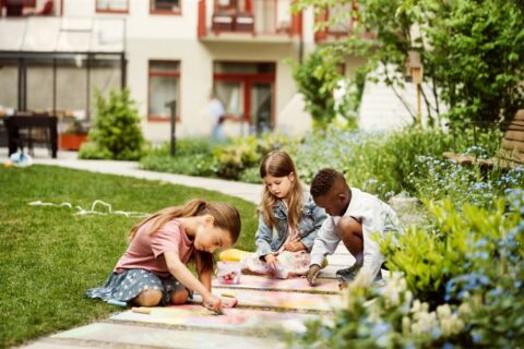 Unga och kvinnor minst trygga i sina bostadsområden